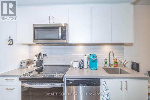 816 E - 8868 Yonge Street, Richmond Hill (South Richvale), ON - Indoor Photo Showing Kitchen With Upgraded Kitchen