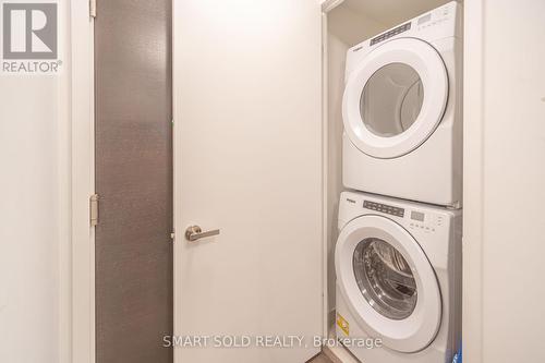 816 E - 8868 Yonge Street, Richmond Hill (South Richvale), ON - Indoor Photo Showing Laundry Room