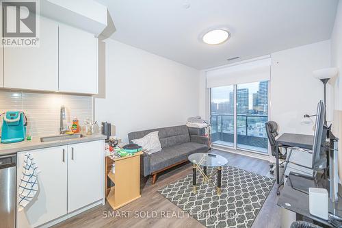 816 E - 8868 Yonge Street, Richmond Hill (South Richvale), ON - Indoor Photo Showing Living Room