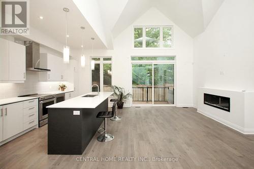 1 Vern Robertson Gate, Uxbridge, ON - Indoor Photo Showing Kitchen With Upgraded Kitchen