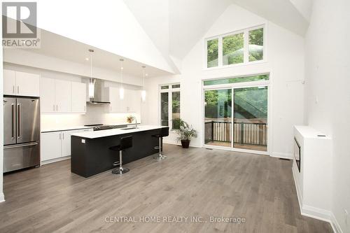 1 Vern Robertson Gate, Uxbridge, ON - Indoor Photo Showing Kitchen With Stainless Steel Kitchen With Upgraded Kitchen