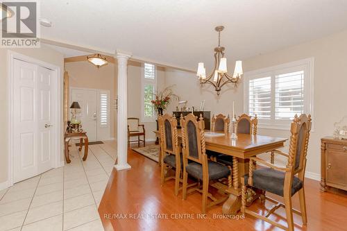 27 Naomi Court, Hamilton, ON - Indoor Photo Showing Dining Room