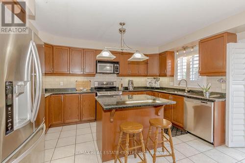 27 Naomi Court, Hamilton, ON - Indoor Photo Showing Kitchen With Stainless Steel Kitchen