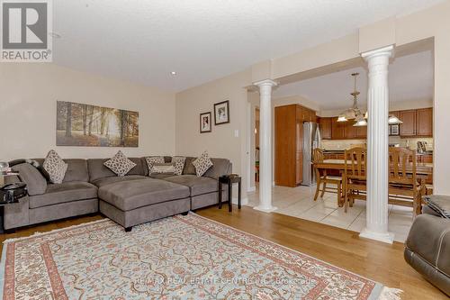 27 Naomi Court, Hamilton, ON - Indoor Photo Showing Living Room