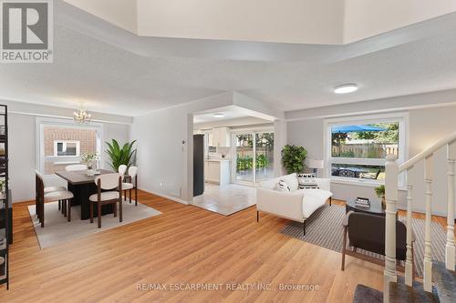 83 Rockhaven Lane, Hamilton (Waterdown), ON - Indoor Photo Showing Living Room