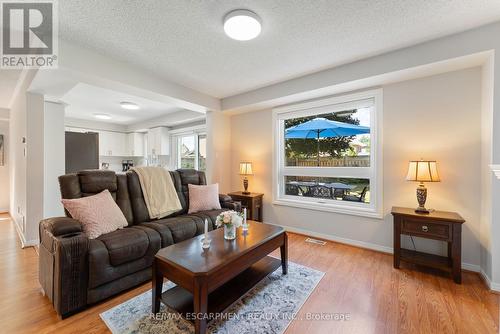 83 Rockhaven Lane, Hamilton (Waterdown), ON - Indoor Photo Showing Living Room