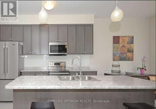 27 Beatty Avenue, Thorold, ON - Indoor Photo Showing Kitchen With Double Sink With Upgraded Kitchen