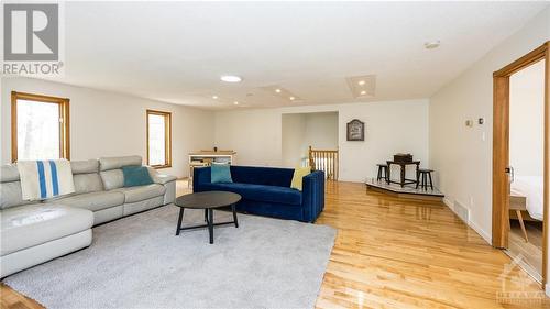 6 Bluff Point Drive, Calabogie, ON - Indoor Photo Showing Living Room