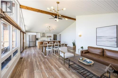 6 Bluff Point Drive, Greater Madawaska, ON - Indoor Photo Showing Living Room