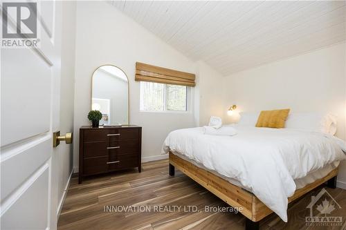 6 Bluff Point Drive, Greater Madawaska, ON - Indoor Photo Showing Bedroom