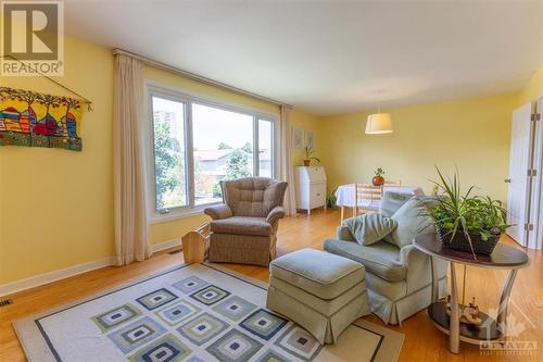 2660 Conn Street, Ottawa, ON - Indoor Photo Showing Living Room