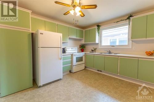 2660 Conn Street, Ottawa, ON - Indoor Photo Showing Kitchen With Double Sink