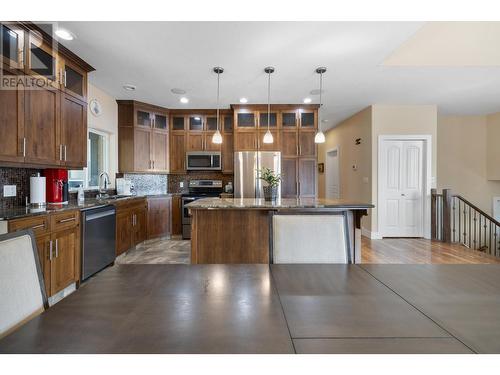 1028 Purcell Crescent, Creston, BC - Indoor Photo Showing Kitchen