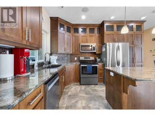 1028 Purcell Crescent, Creston, BC - Indoor Photo Showing Kitchen With Stainless Steel Kitchen With Double Sink With Upgraded Kitchen