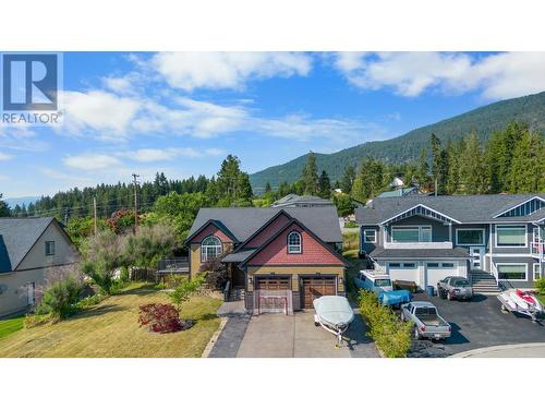 1028 Purcell Crescent, Creston, BC - Outdoor With Facade