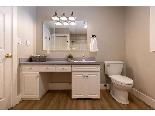 410 27Th Avenue N, Erickson, BC - Indoor Photo Showing Bathroom