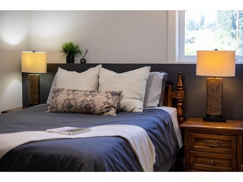 410 27Th Avenue N, Erickson, BC - Indoor Photo Showing Bedroom