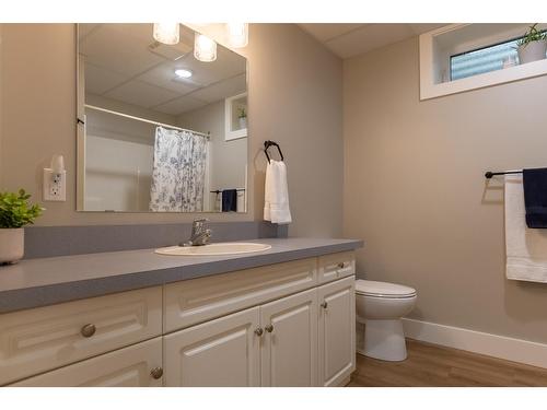 410 27Th Avenue N, Erickson, BC - Indoor Photo Showing Bathroom