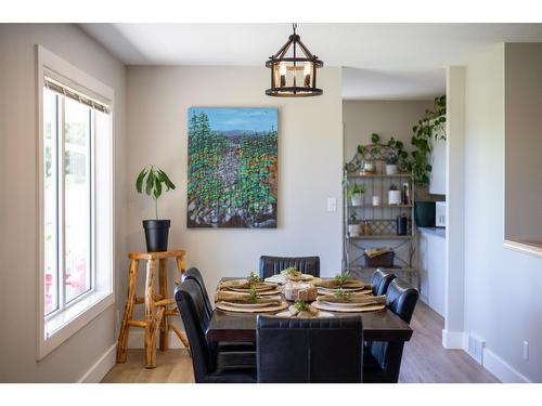 410 27Th Avenue N, Erickson, BC - Indoor Photo Showing Dining Room