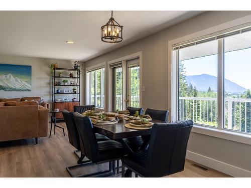 410 27Th Avenue N, Erickson, BC - Indoor Photo Showing Dining Room