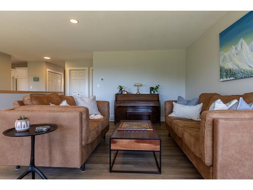 410 27Th Avenue N, Erickson, BC - Indoor Photo Showing Living Room With Fireplace