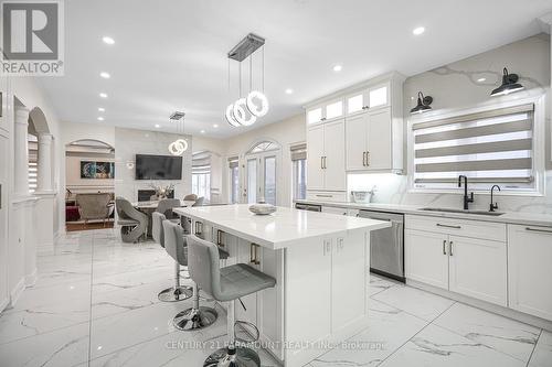 66 Jacksonville Drive, Brampton (Vales Of Castlemore), ON - Indoor Photo Showing Kitchen With Upgraded Kitchen