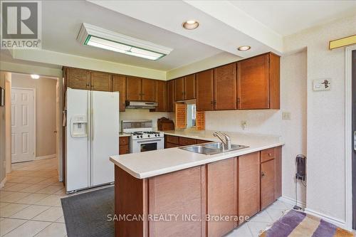 1331 Greenwood Crescent, Oakville, ON - Indoor Photo Showing Kitchen With Double Sink