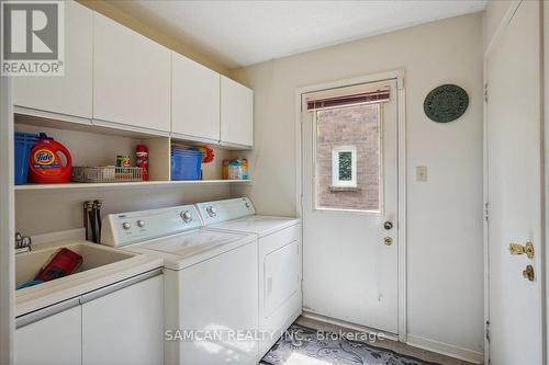 1331 Greenwood Crescent, Oakville, ON - Indoor Photo Showing Laundry Room