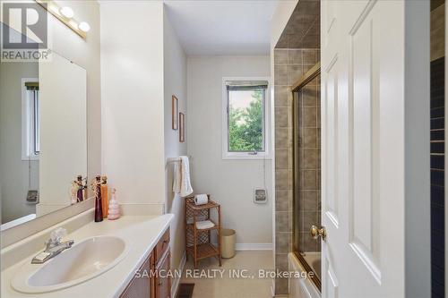 1331 Greenwood Crescent, Oakville, ON - Indoor Photo Showing Bathroom