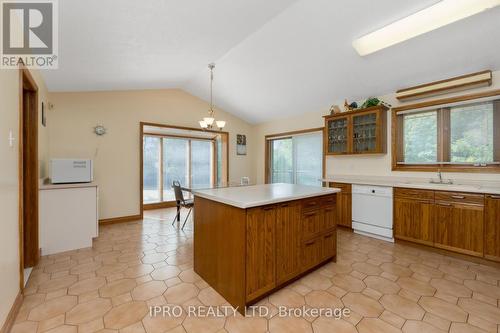 9132 Ninth Line, Halton Hills, ON - Indoor Photo Showing Kitchen