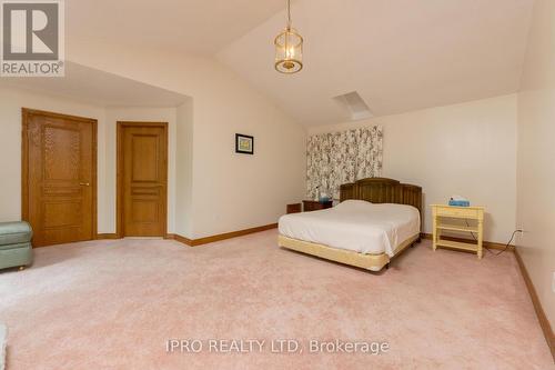 9132 Ninth Line, Halton Hills, ON - Indoor Photo Showing Bedroom