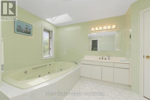 9132 Ninth Line, Halton Hills, ON - Indoor Photo Showing Bathroom