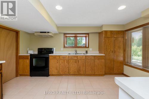 9132 Ninth Line, Halton Hills, ON - Indoor Photo Showing Kitchen With Double Sink