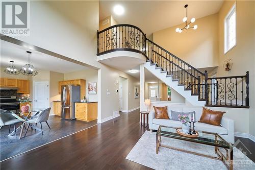 110 Cheyenne Way, Ottawa, ON - Indoor Photo Showing Living Room