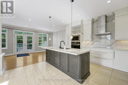 3136 Watercliffe Court, Oakville, ON - Indoor Photo Showing Kitchen With Upgraded Kitchen