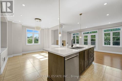 3136 Watercliffe Court, Oakville, ON - Indoor Photo Showing Kitchen With Double Sink With Upgraded Kitchen