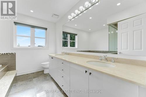 3136 Watercliffe Court, Oakville, ON - Indoor Photo Showing Bathroom