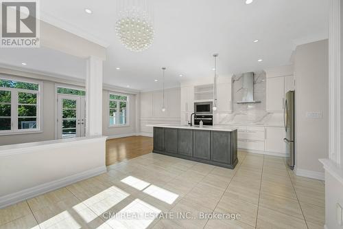 3136 Watercliffe Court, Oakville, ON - Indoor Photo Showing Kitchen With Upgraded Kitchen