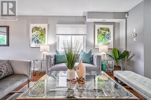 88 Fortissimo Drive, Hamilton, ON - Indoor Photo Showing Living Room