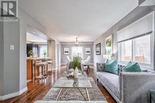 88 Fortissimo Drive, Hamilton, ON - Indoor Photo Showing Living Room