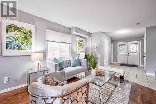 88 Fortissimo Drive, Hamilton, ON - Indoor Photo Showing Living Room