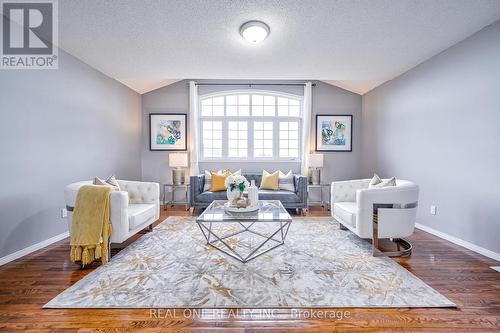 88 Fortissimo Drive, Hamilton, ON - Indoor Photo Showing Living Room