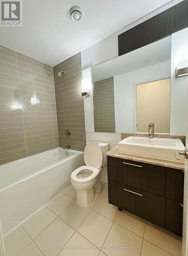 313 - 8 Mercer Street, Toronto, ON - Indoor Photo Showing Bathroom