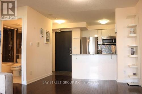 2203 - 5793 Yonge Street, Toronto (Newtonbrook East), ON - Indoor Photo Showing Kitchen