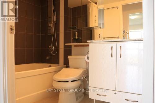 2203 - 5793 Yonge Street, Toronto (Newtonbrook East), ON - Indoor Photo Showing Bathroom