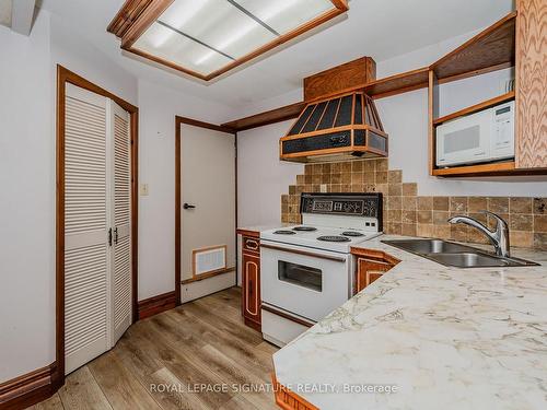 31 Sutherland Walk, Kitchener, ON - Indoor Photo Showing Kitchen With Double Sink