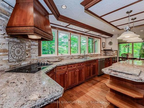 31 Sutherland Walk, Kitchener, ON - Indoor Photo Showing Kitchen