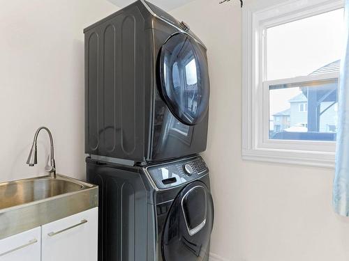 Salle de lavage - 21 Rue Des Moissons, Sainte-Barbe, QC - Indoor Photo Showing Laundry Room