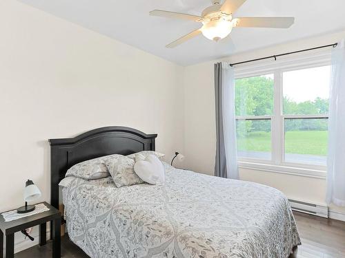 Chambre Ã Â coucher - 21 Rue Des Moissons, Sainte-Barbe, QC - Indoor Photo Showing Bedroom