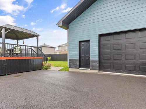 Garage - 21 Rue Des Moissons, Sainte-Barbe, QC - Outdoor